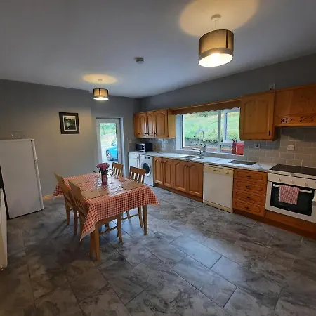 Conneelys Cottage, Connemara, Clifden, H71y096