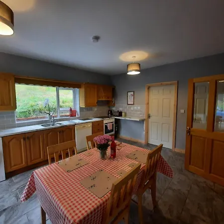 Conneelys Cottage, Connemara, Clifden, H71y096 *